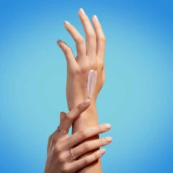 Biotherm Biomains Crème Jeunesse Des Mains - Anti-desséchement Et Fortification Des Ongles 9 Biotherm Biomains Crème Jeunesse Des Mains - Anti-desséchement Et Fortification Des Ongles -Kapao Boutique biomains creme jeunesse des mains anti dessechement et fortification des ongles 4