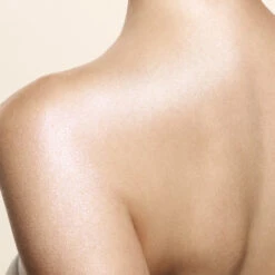 Valentino Born In Roma Crème Hydratante Parfumée Texture Gel Effet Nacré 12 Valentino Born In Roma Crème Hydratante Parfumée Texture Gel Effet Nacré -Kapao Boutique born in roma body 5