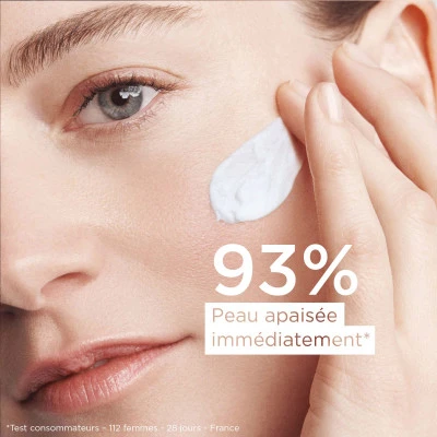 Clarins Calm-Essentiel Baume Cica-Réparateur à L'extrait De Sauge Sclarée* 2 Clarins Calm-Essentiel Baume Cica-Réparateur à L'extrait De Sauge Sclarée* – Image 2