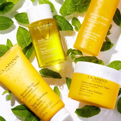Clarins Gommage Au Sucre "Tonic" 99% D’origine Naturelle 4 Clarins Gommage Au Sucre "Tonic" 99% D’origine Naturelle – Image 4